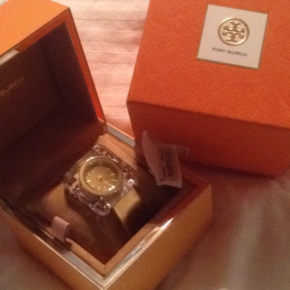 Tory Burch watch, has good battery - Picture 8 of 8